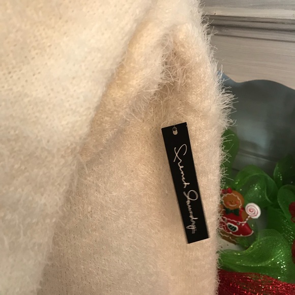 Gorgeous sweater with a lovely deer on the front - Picture 6 of 6